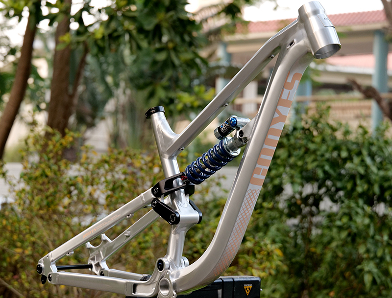 Soft Tail Bike Frame Aluminum  - đánh giá và giá Mountain Biking Uk
